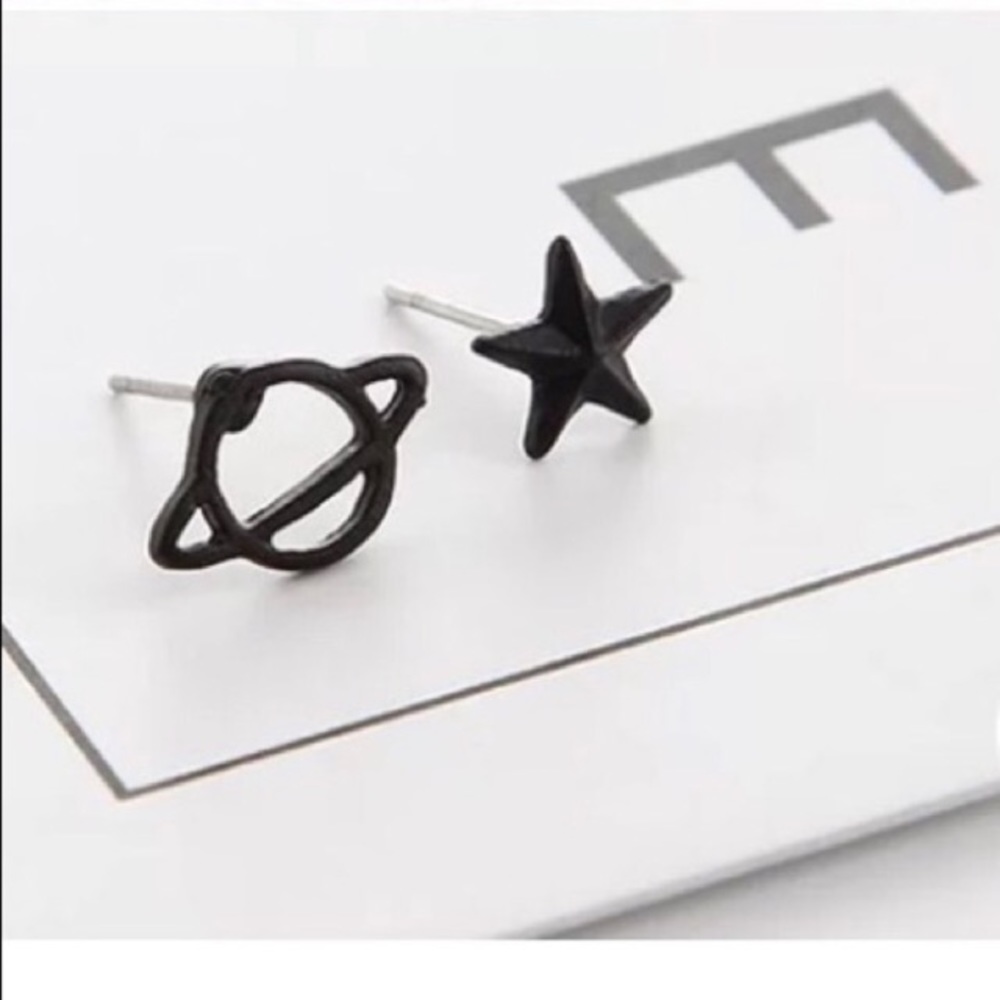 NEW!💎💙💎STAR🤩SATURN! BLACK ASYMMETRIC EARRINGS - Picture 2 of 6